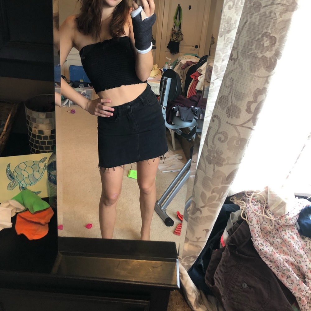 hollister brand new black skirt